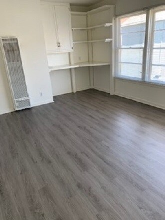 Building Photo - 609 Kelton Ave