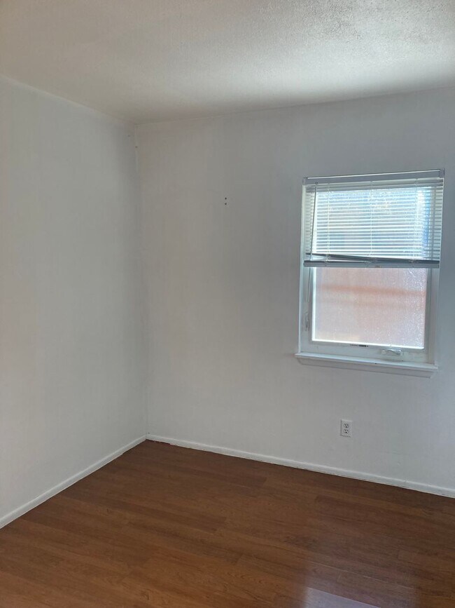 Building Photo - 406 Griffin St