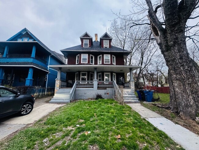 Building Photo - 576 E 110th St