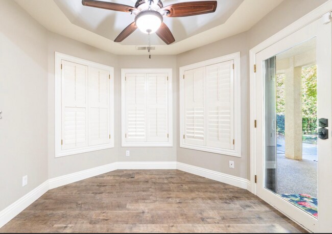 Building Photo - 585 E Chesapeake Cir