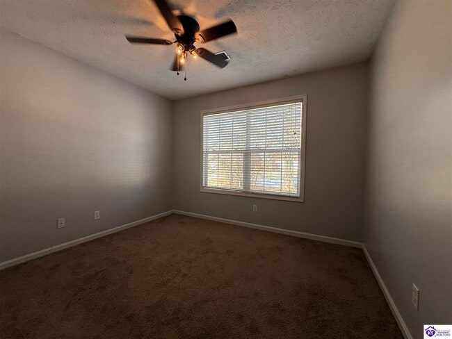 Building Photo - 115 Twin Oaks Dr