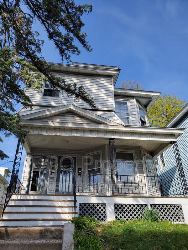 Primary Photo - 825 Myrtle Ave