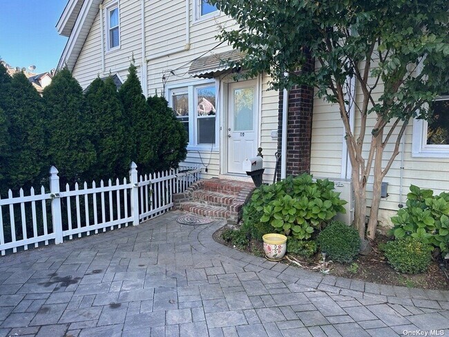 Building Photo - 89 N Forest Ave