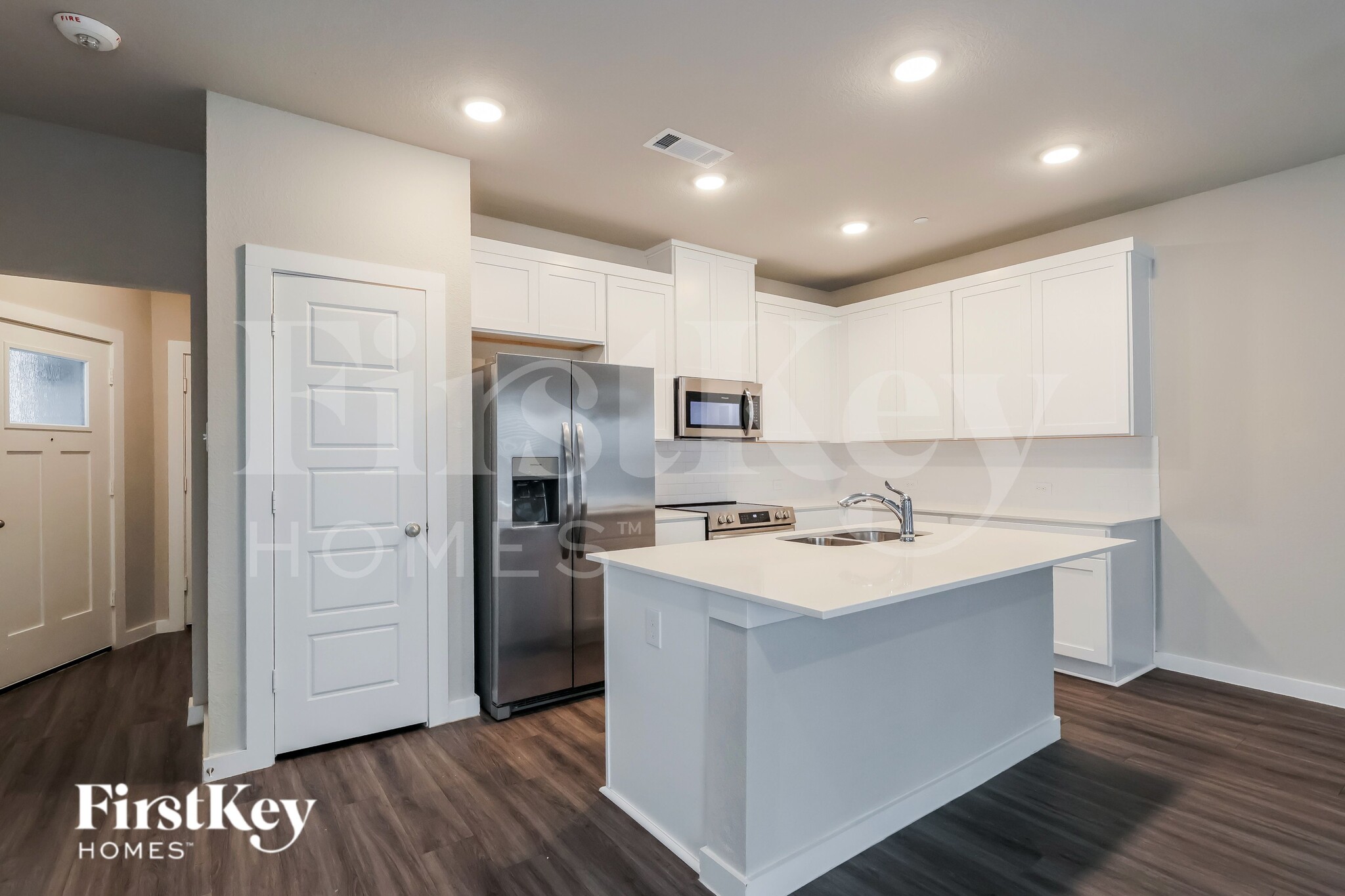 Building Photo - 446 S Centro Cir