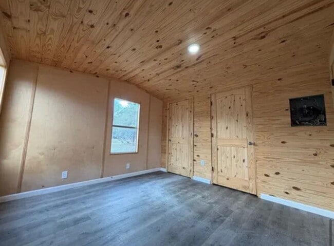 Building Photo - 2 Bed/1 Bath Mobile Home-UNDER RENOVATIONS