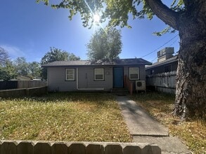 Building Photo - 1 bedroom, 1 bathroom Home