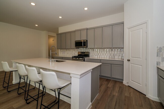 Building Photo - 2513 Seneca Lk Dr