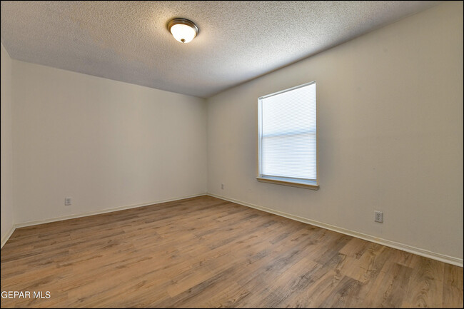 Building Photo - 253 Summerbrooke Ct