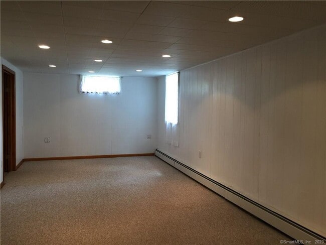Building Photo - 17 Cherokee Dr