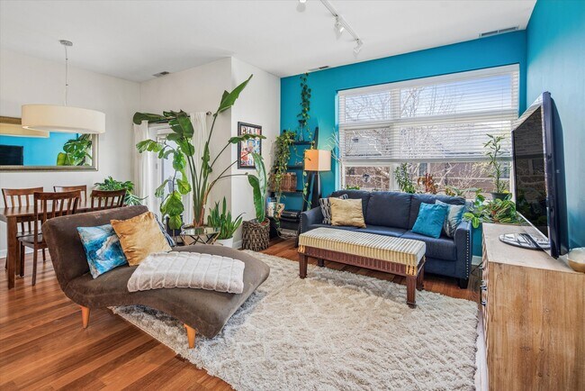 Building Photo - 3741 N Wolcott Ave