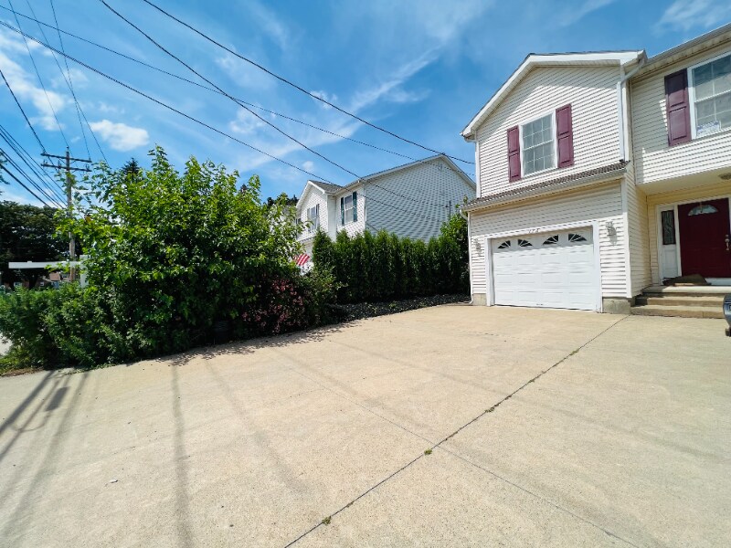 Building Photo - 172 Mariaville Rd