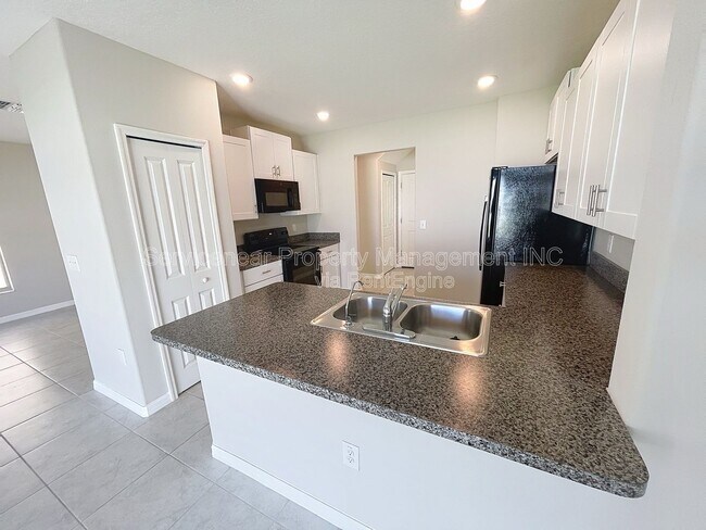 Building Photo - 7029 Samuel Ivy Dr