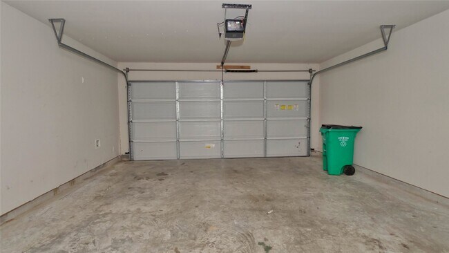 Building Photo - 21610 Dandelion Creek Dr