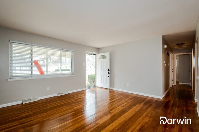 Building Photo - 819 Riderwood Dr