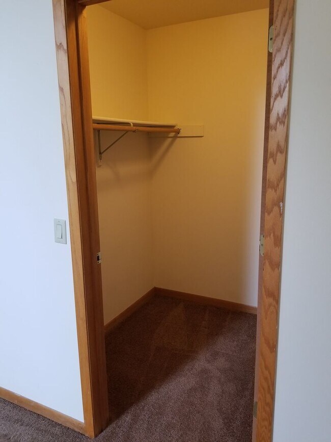 Building Photo - Cozy 1 bedroom Available on North Side