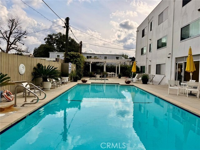 Building Photo - 400 S Los Robles Ave