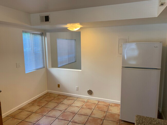 Building Photo - 3745 Portofino Way