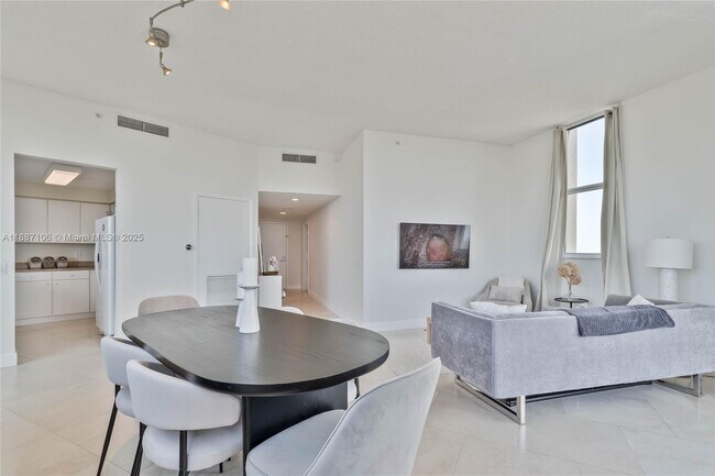 Building Photo - 2475 Brickell Ave