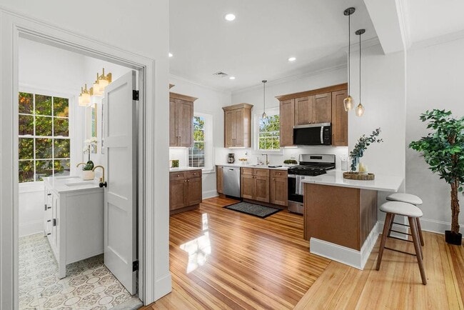 Building Photo - 508 Charles St