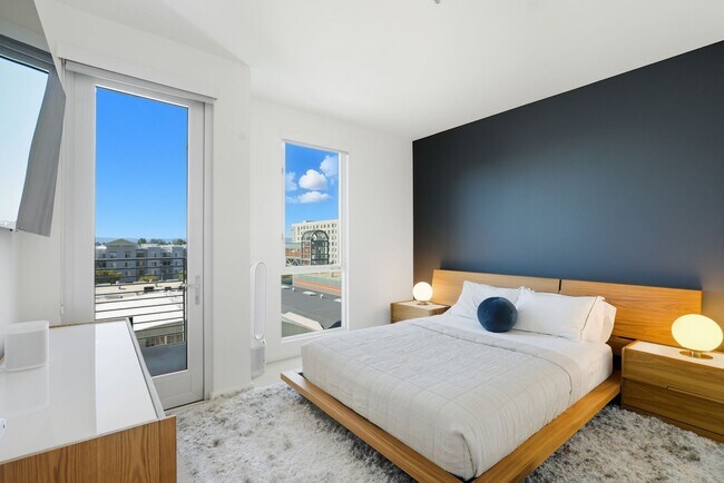 Building Photo - 200 2nd St