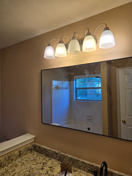 Building Photo - 6090 Emerald Pointe Cir