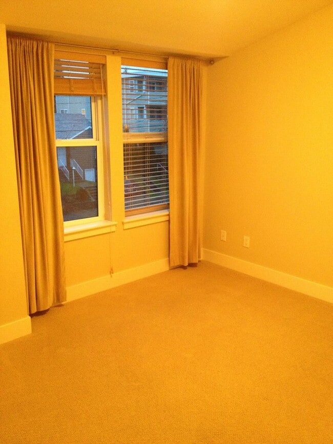 Building Photo - 3bd/2.25ba Seattle Home