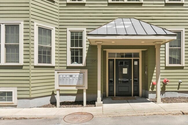 Building Photo - 261 Athens St