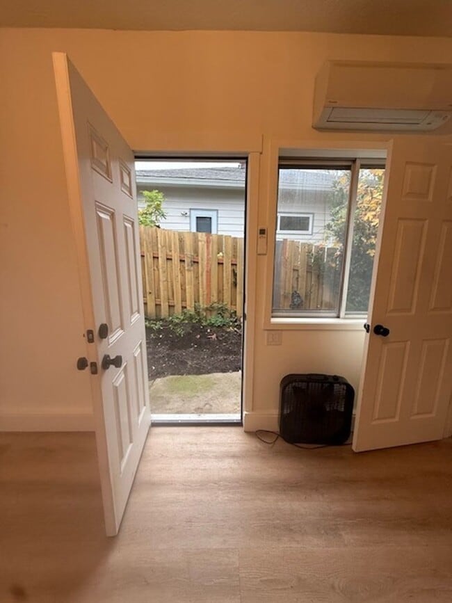 Building Photo - 0107-01