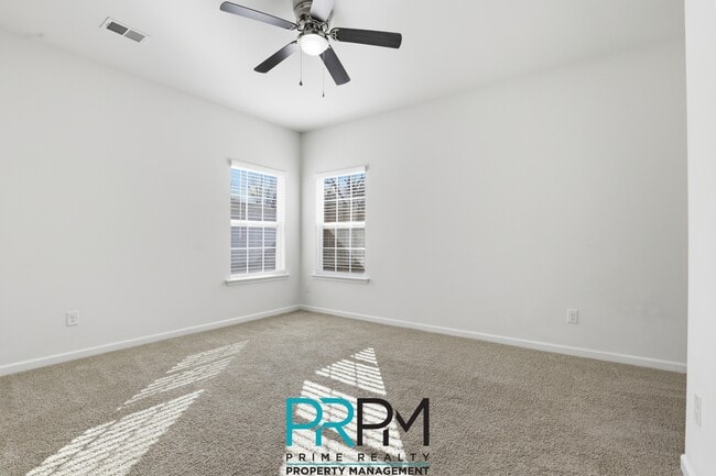 Building Photo - 413 Graypointe Dr