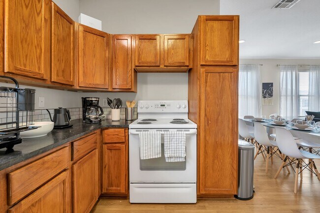 Building Photo - 1425 E James St