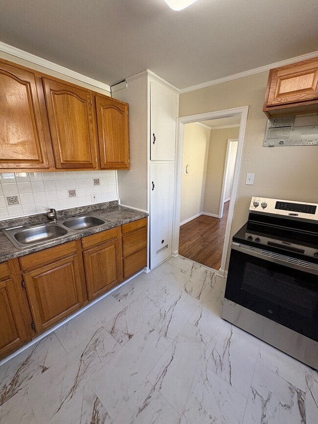 Building Photo - 2203 S Benbow Rd