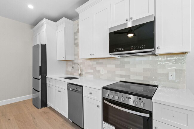 Building Photo - 212 Oleander Ave