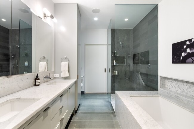 Building Photo - 12 Warren St