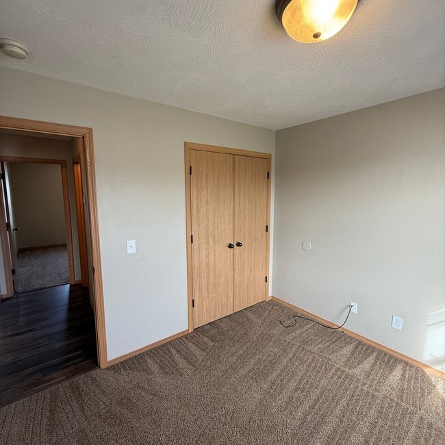 Building Photo - 3 bedroom 2 bathroom  Home in Clever MO