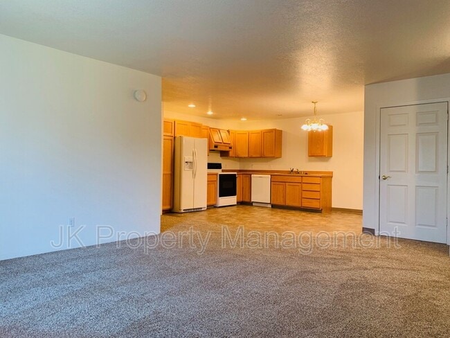 Building Photo - 1613 Sand Ct