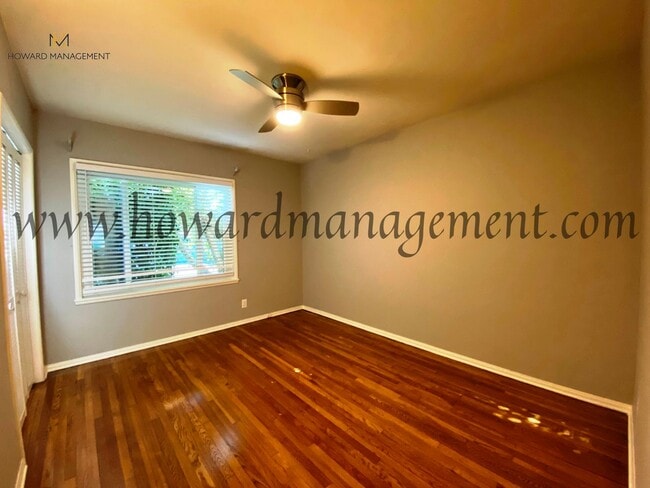 Building Photo - Lovely home with extra large backyard, con...