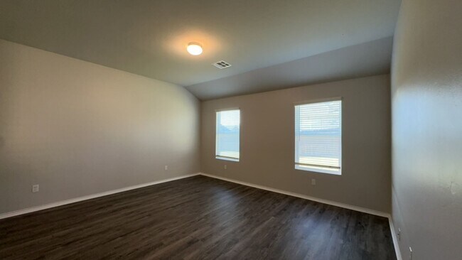 Building Photo - Beautiful 3 Bedroom 2 Bath Home in Shawnee