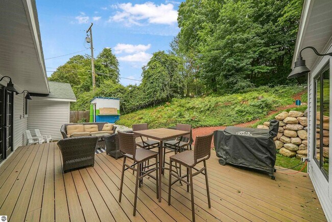 Building Photo - 7320 Peninsula Dr