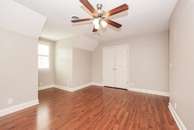 Building Photo - 1106 Victoria Dr