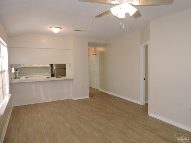 Building Photo - 1160 Sweetbriar St