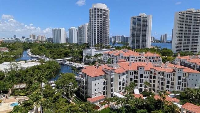 Building Photo - 2000 Island Blvd