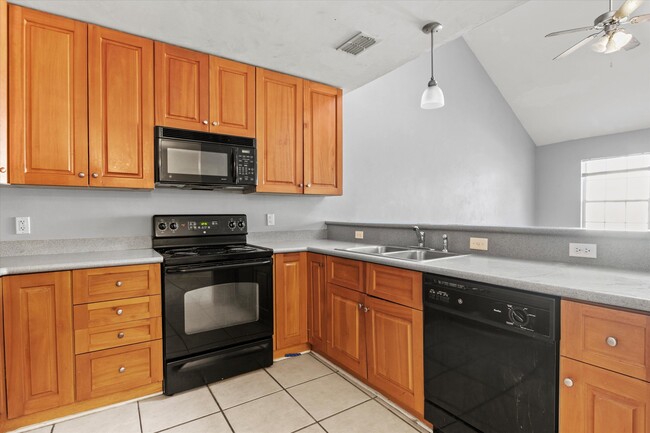 Building Photo - 3194 Sawtooth Dr