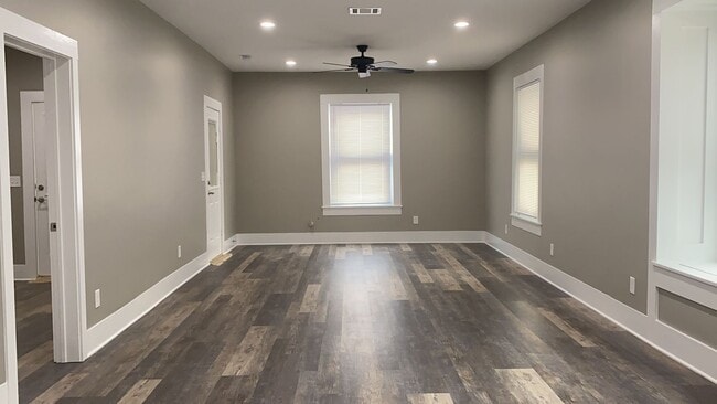 Building Photo - 302 W Baylor St