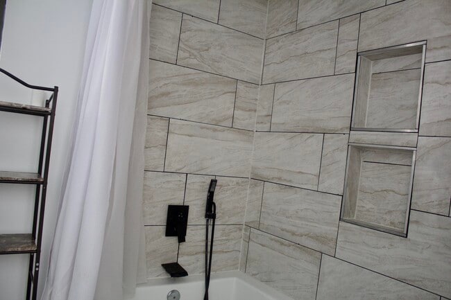 Building Photo - 30650 Avenida Del Yermo