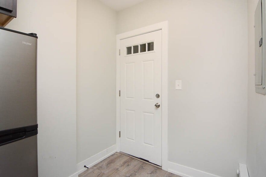 Building Photo - 459 W Belden Ave