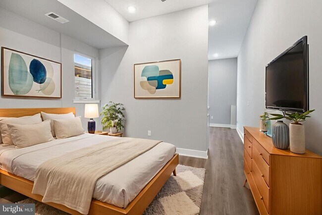 Building Photo - 2119 N Front St