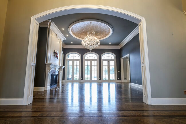 Building Photo - 9020 Whisperinghill Dr