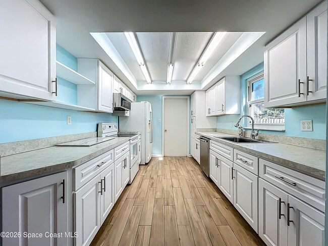 Building Photo - 2140 Emerald Ct