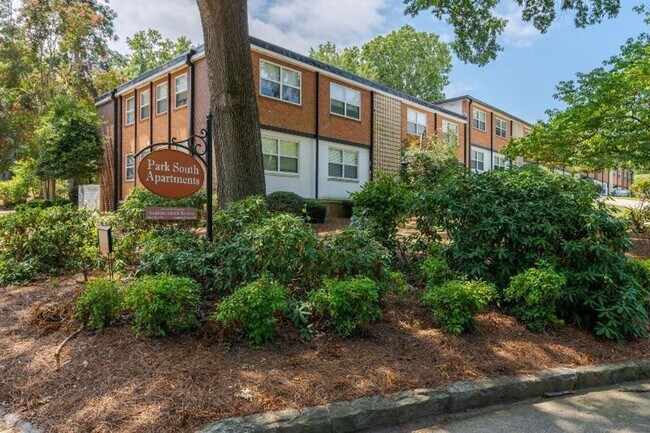 Building Photo - One Bedroom Across From Walking & Biking Trails in Fisher Park - Water & Parking Included