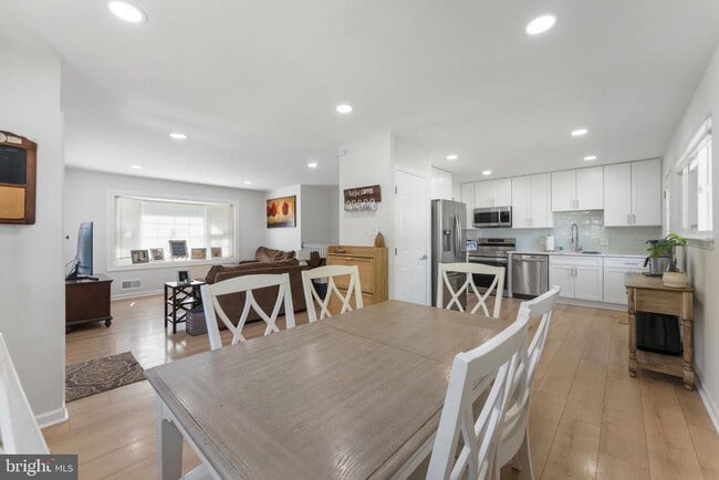 Building Photo - 12816 Greenhall Dr
